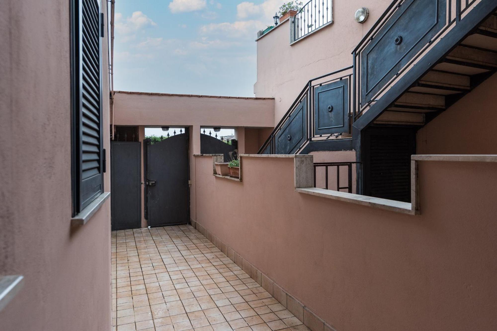 Travelershome Ciampino 170 Station Street Bagian luar foto